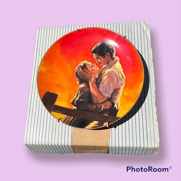 𝅺Gone with the Wind Scarlett O'Hara Collector’s Plate - Picture 1 of 3